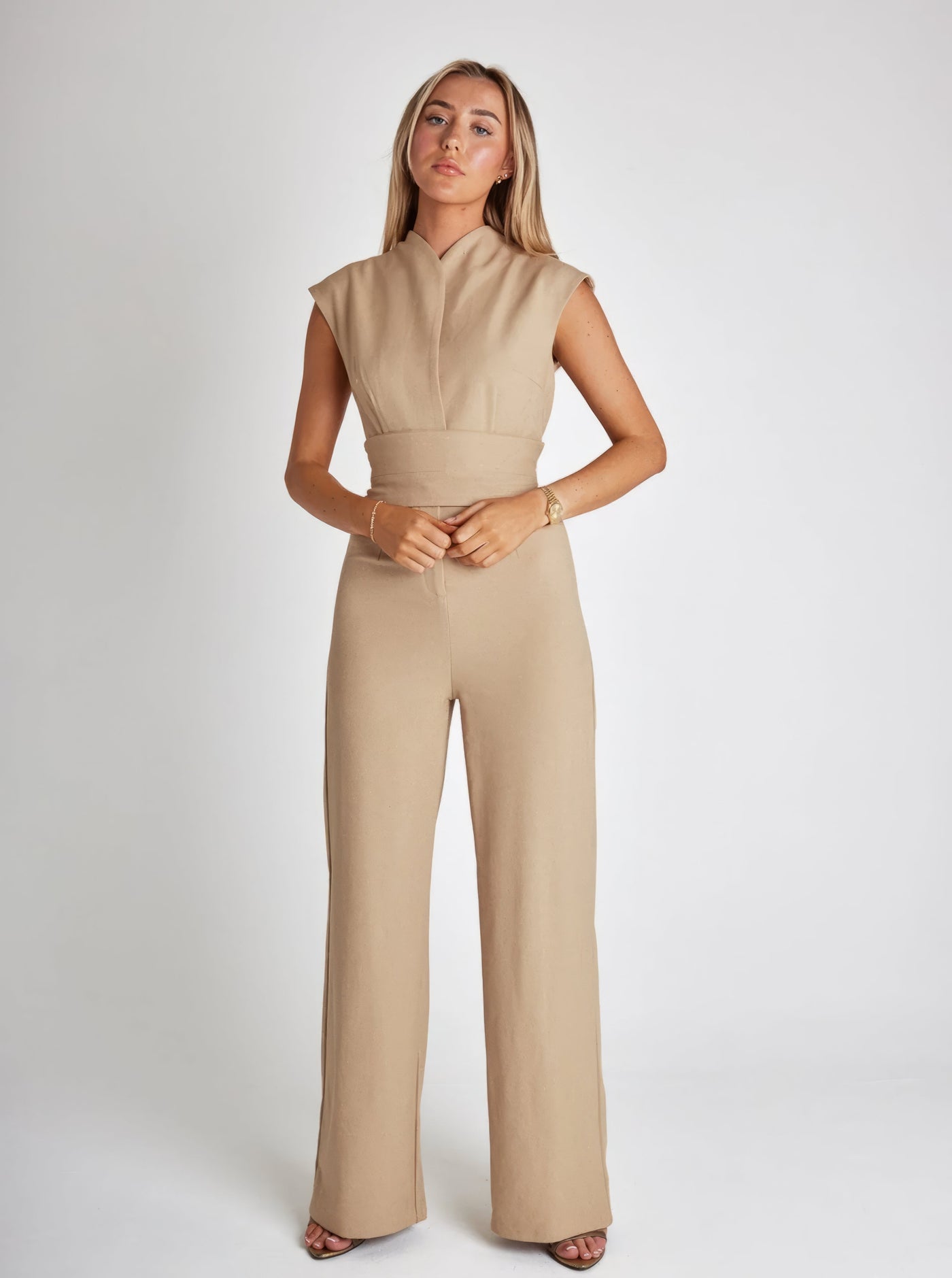 YVANA – ÄRMELLOSES JUMPSUIT-DESIGN 