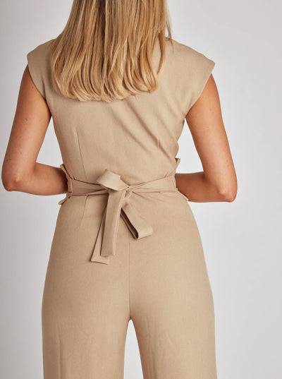 YVANA – ÄRMELLOSES JUMPSUIT-DESIGN 