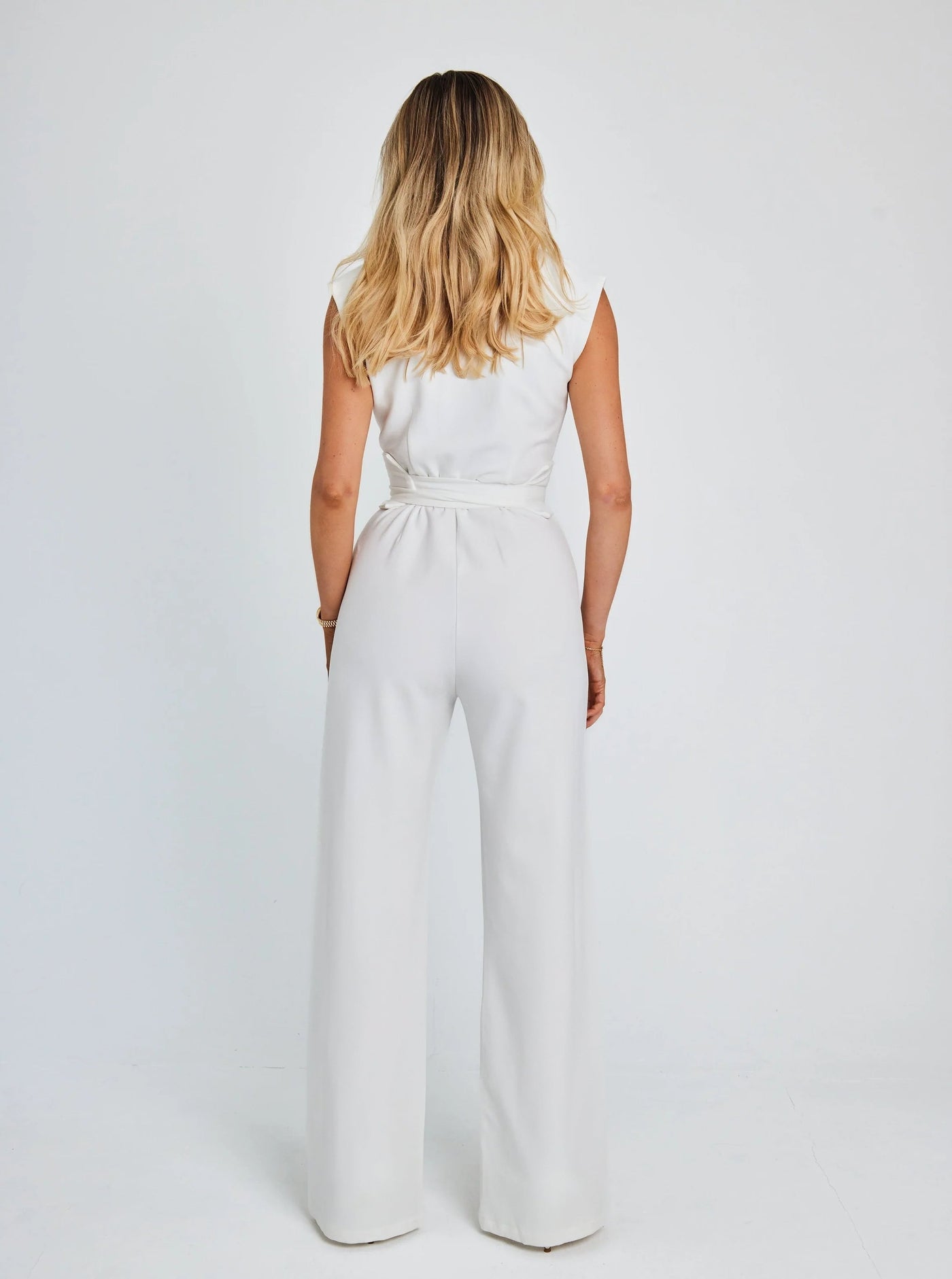 YVANA – ÄRMELLOSES JUMPSUIT-DESIGN 