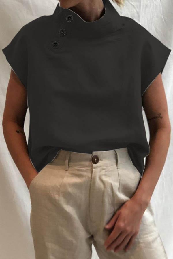 Lowella – Bluse mit hohem Kragen und Knöpfen 