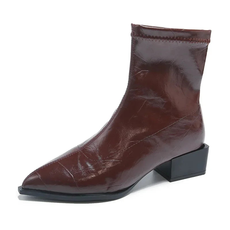 Stiefel mit weiter Passform und spitzer Zehenpartie 