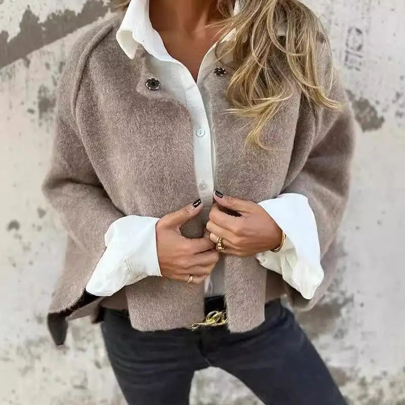 Amalia – Langärmlige Wollstrickjacke mit Rundhalsausschnitt