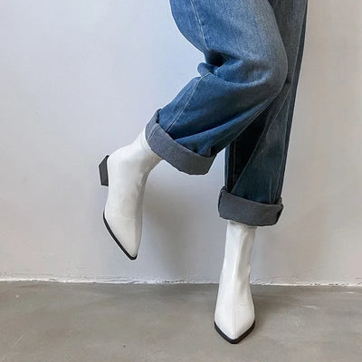 Stiefel mit weiter Passform und spitzer Zehenpartie 