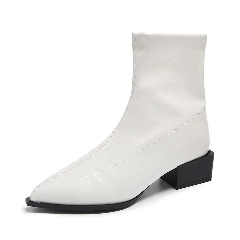 Stiefel mit weiter Passform und spitzer Zehenpartie 