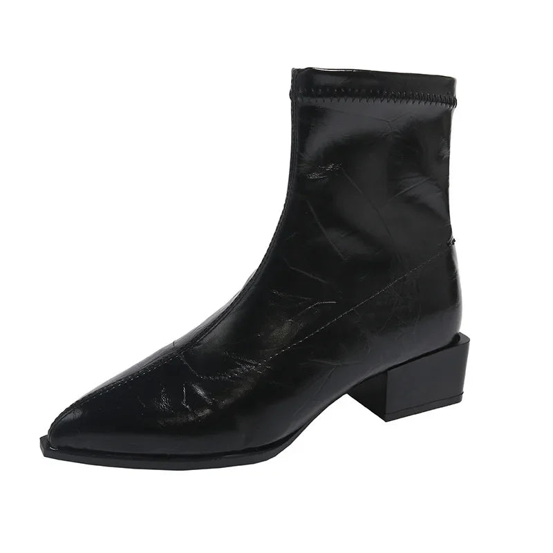 Stiefel mit weiter Passform und spitzer Zehenpartie 