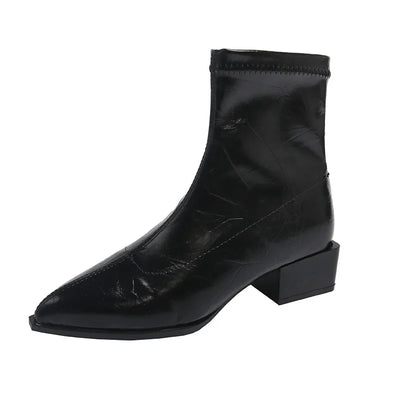 Stiefel mit weiter Passform und spitzer Zehenpartie 