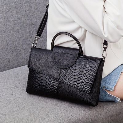 Kassandra | Handtasche mit opulentem Krokodilmuster