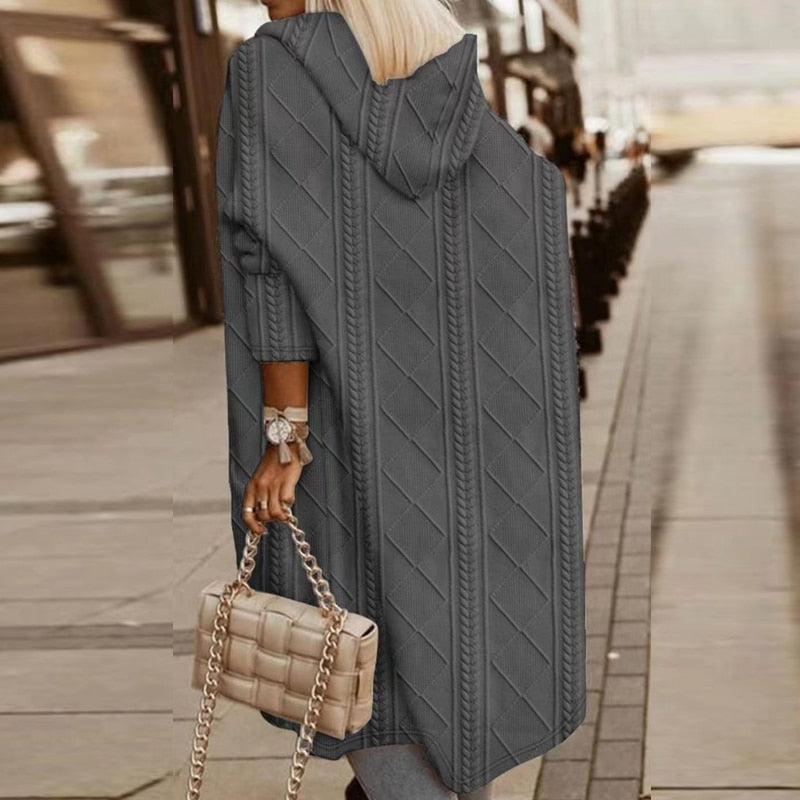 Jelone – Verlängerte Strickjacke mit Kapuze 